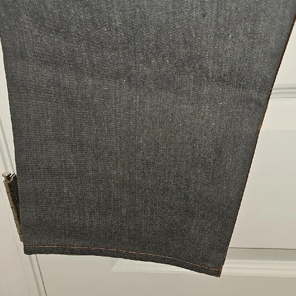 NWT Levi's Men's Dark Gray Relaxed Jeans (48x30) - Picture 4 of 9